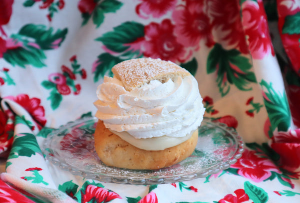 Glutenfri Vaniljsemla med HAVREgrädde